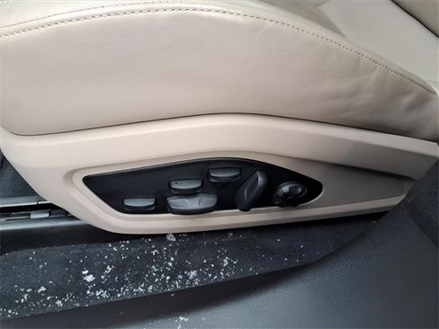 Used 2022 Porsche Taycan image 14