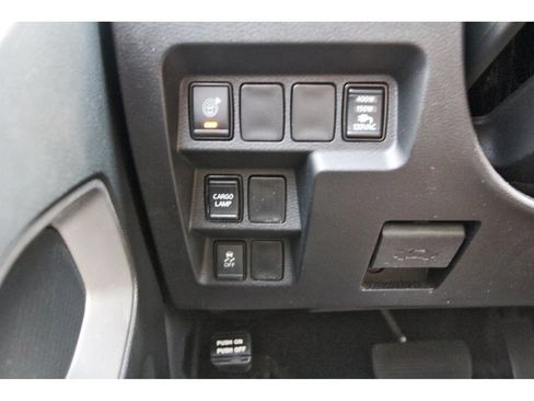 Used 2025 Nissan Frontier SV w/ SV Convenience Package RWD image 24