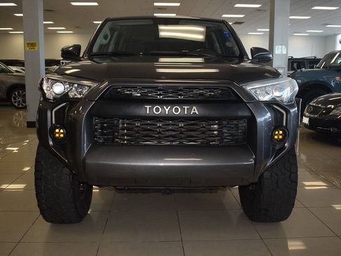 Used 2017 Toyota 4Runner SR5 AWD/4WD image 2