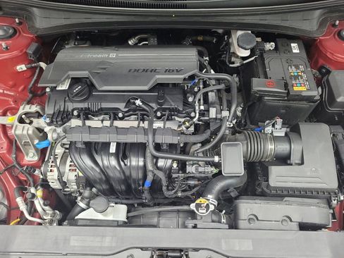 Used 2025 Hyundai Elantra Limited FWD image 30