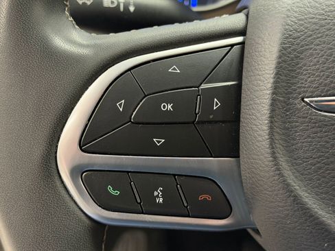 Used 2022 Chrysler Voyager LX FWD image 15