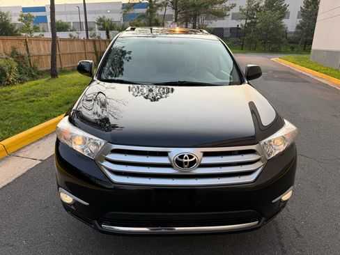 Used 2011 Toyota Highlander SE w/ Tow Pkg AWD/4WD image 9