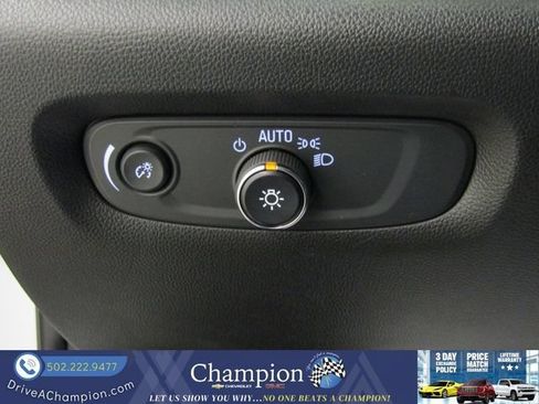 Used 2022 Chevrolet Traverse RS FWD image 28