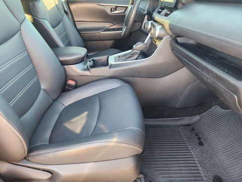 Used 2023 Toyota RAV4 XLE Premium image 17