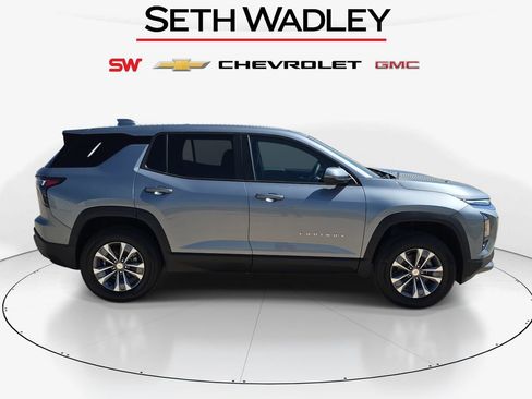 New 2026 Chevrolet Equinox LT w/ Convenience Package II FWD image 5