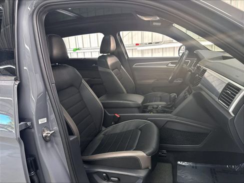 Used 2023 Volkswagen Atlas Cross Sport SEL Premium R-Line AWD/4WD image 32