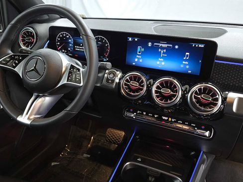 Certified 2025 Mercedes-Benz GLB 250 4MATIC image 11