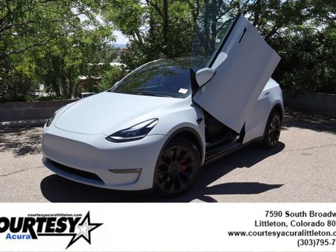 Used 2024 Tesla Model Y Long Range AWD/4WD image 3