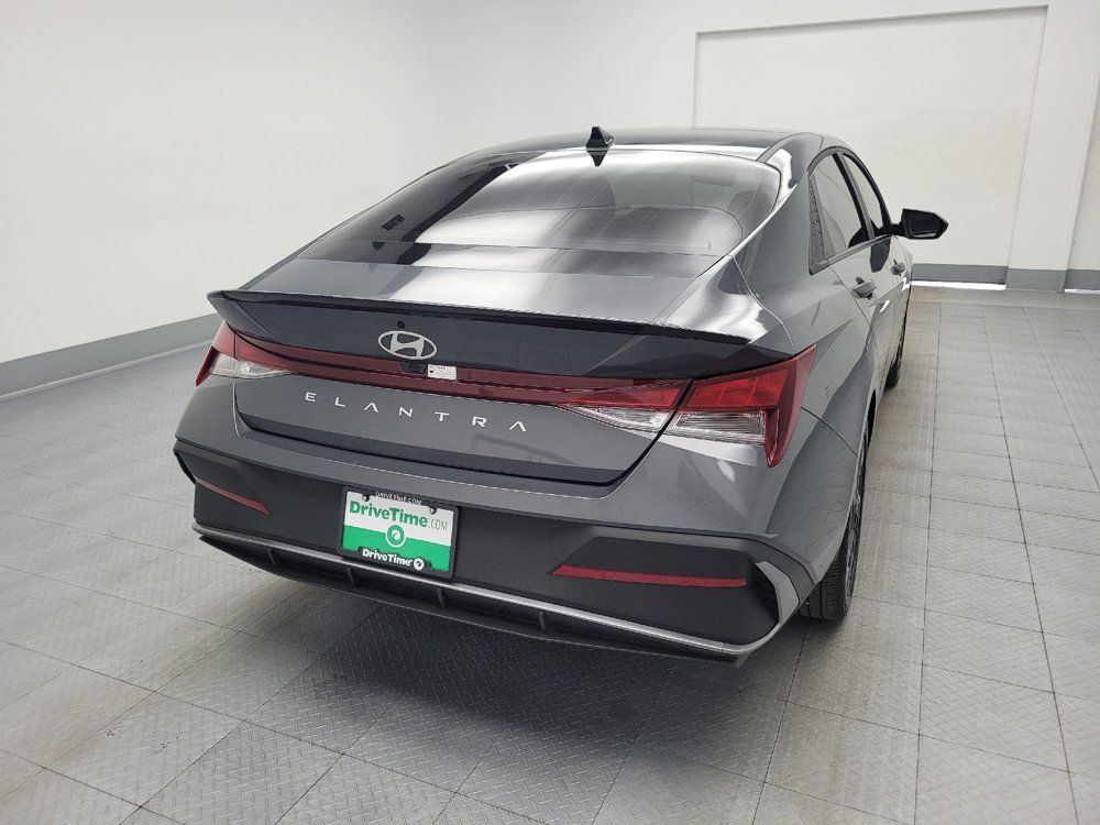 Used 2025 Hyundai Elantra Sport FWD image 7