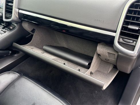 Used 2017 Porsche Cayenne Platinum Edition image 36