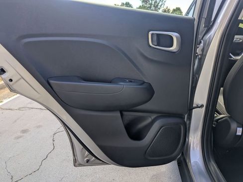Used 2025 Hyundai Venue SEL FWD image 26