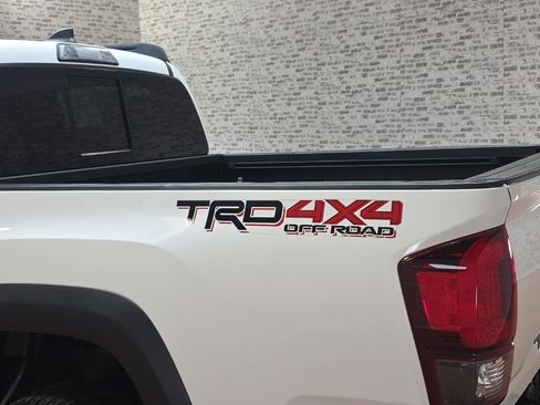Used 2019 Toyota Tacoma TRD Off-Road image 3