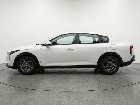 Used 2025 Kia K4 LXS image 5
