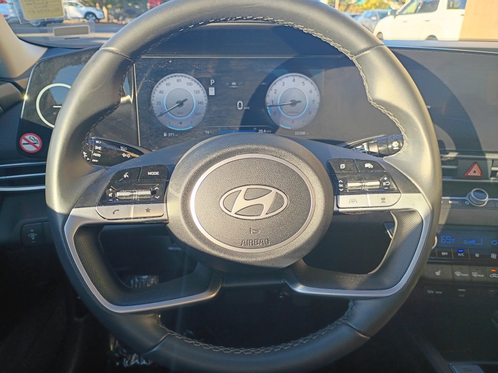 Certified 2025 Hyundai Elantra Limited FWD image 26