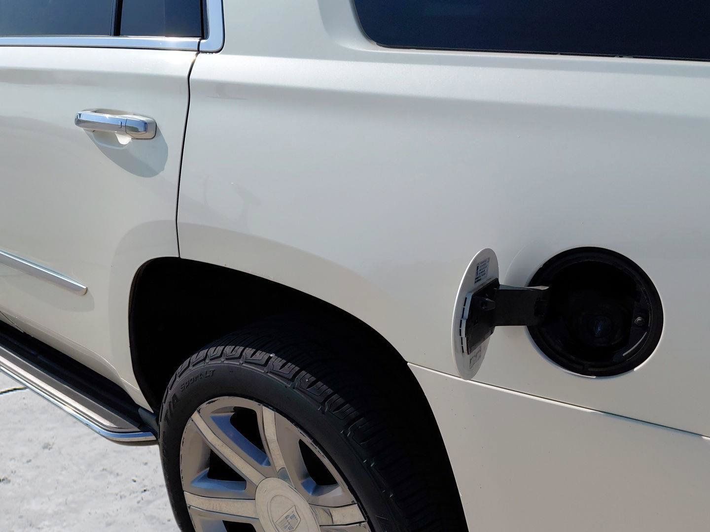Used 2015 Cadillac Escalade Luxury AWD/4WD image 27