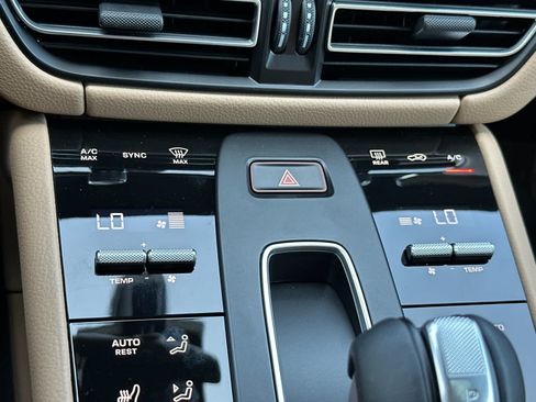 Certified 2025 Porsche Macan AWD/4WD image 23