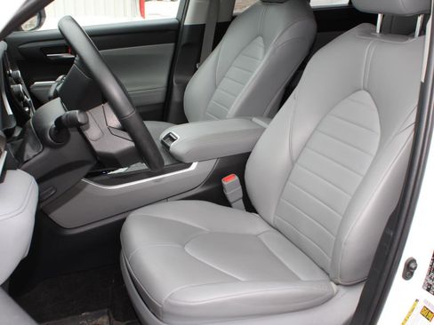 Used 2023 Toyota Highlander XLE image 15