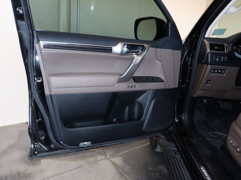 Used 2021 Lexus GX 460 Luxury w/ Sport Design Package image 31