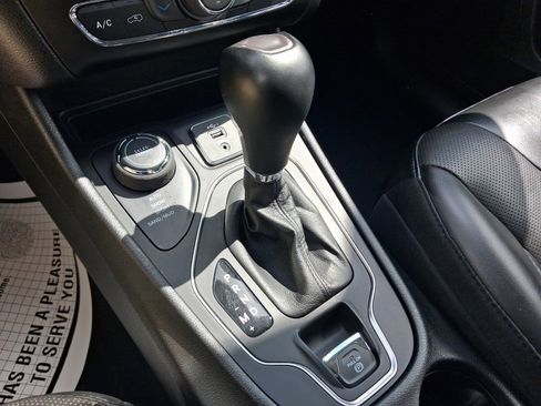 Used 2022 Jeep Cherokee Latitude Lux AWD/4WD image 14