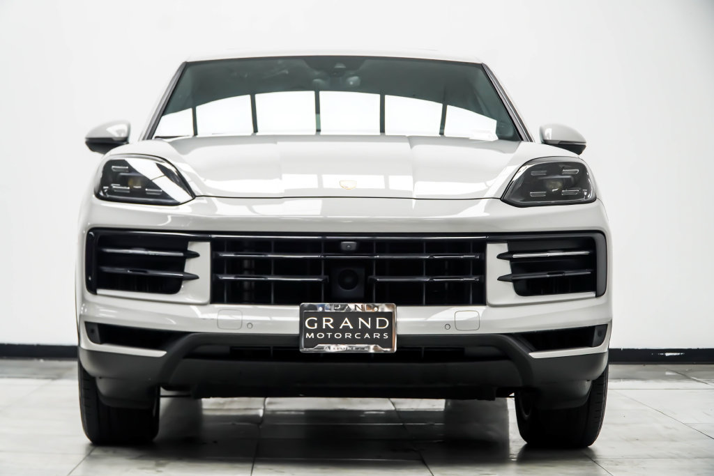 Used 2024 Porsche Cayenne w/ Premium Package Plus (PFM) AWD/4WD image 13