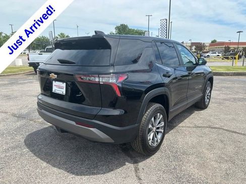 New 2026 Chevrolet Equinox LT w/ Convenience Package II FWD image 3