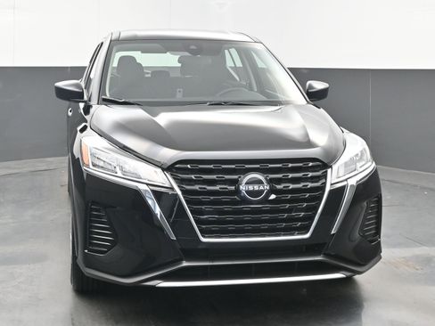 Certified 2025 Nissan Kicks Play S image 2