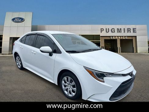 Used 2023 Toyota Corolla LE image 1