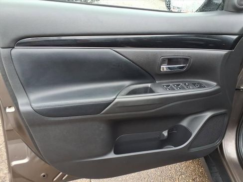 Used 2019 Mitsubishi Outlander FWD image 14