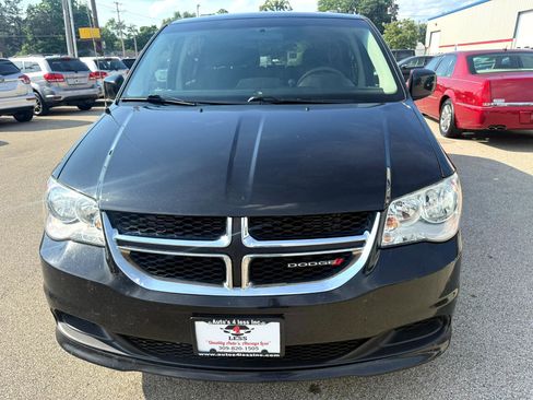 Used 2016 Dodge Grand Caravan SXT image 4