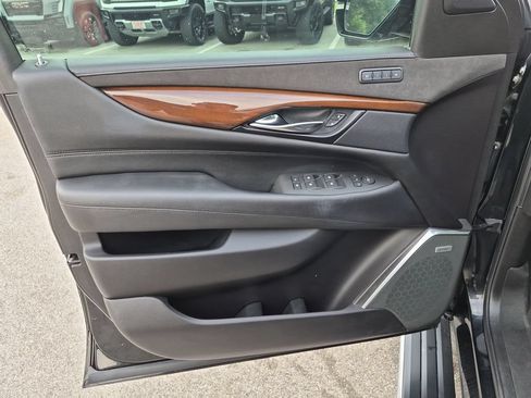 Used 2020 Cadillac Escalade Premium Luxury RWD image 20