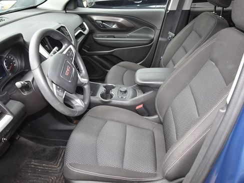 Used 2024 GMC Terrain SLE w/ Driver Convenience Package FWD image 10