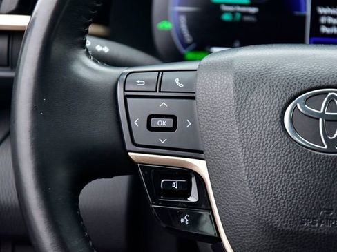 Certified 2023 Toyota Crown XLE image 18