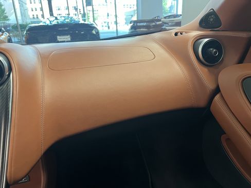 Used 2017 McLaren 570S image 23