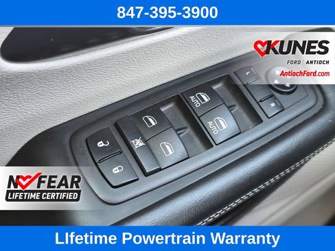 Used 2024 Chrysler Pacifica Touring-L FWD image 47