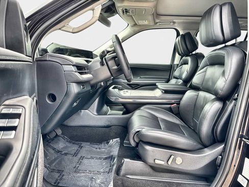 Used 2026 Lincoln Navigator Reserve AWD/4WD image 10
