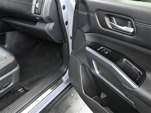 Used 2023 Nissan Pathfinder SL w/ Lighting Package (N92) image 26