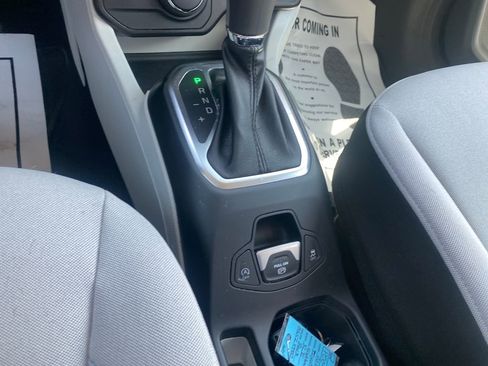 Used 2021 Jeep Renegade Latitude w/ Luxury Group I AWD/4WD image 17