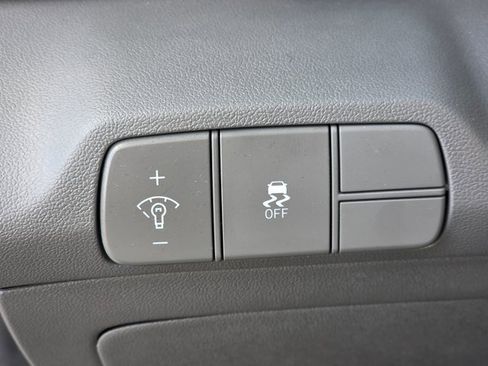 Certified 2025 Hyundai Elantra Sport image 32