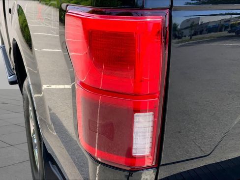 Used 2019 Ford F150 XLT w/ Equipment Group 302A Luxury AWD/4WD image 27