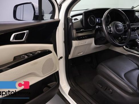 Used 2024 Kia Carnival EX FWD image 8