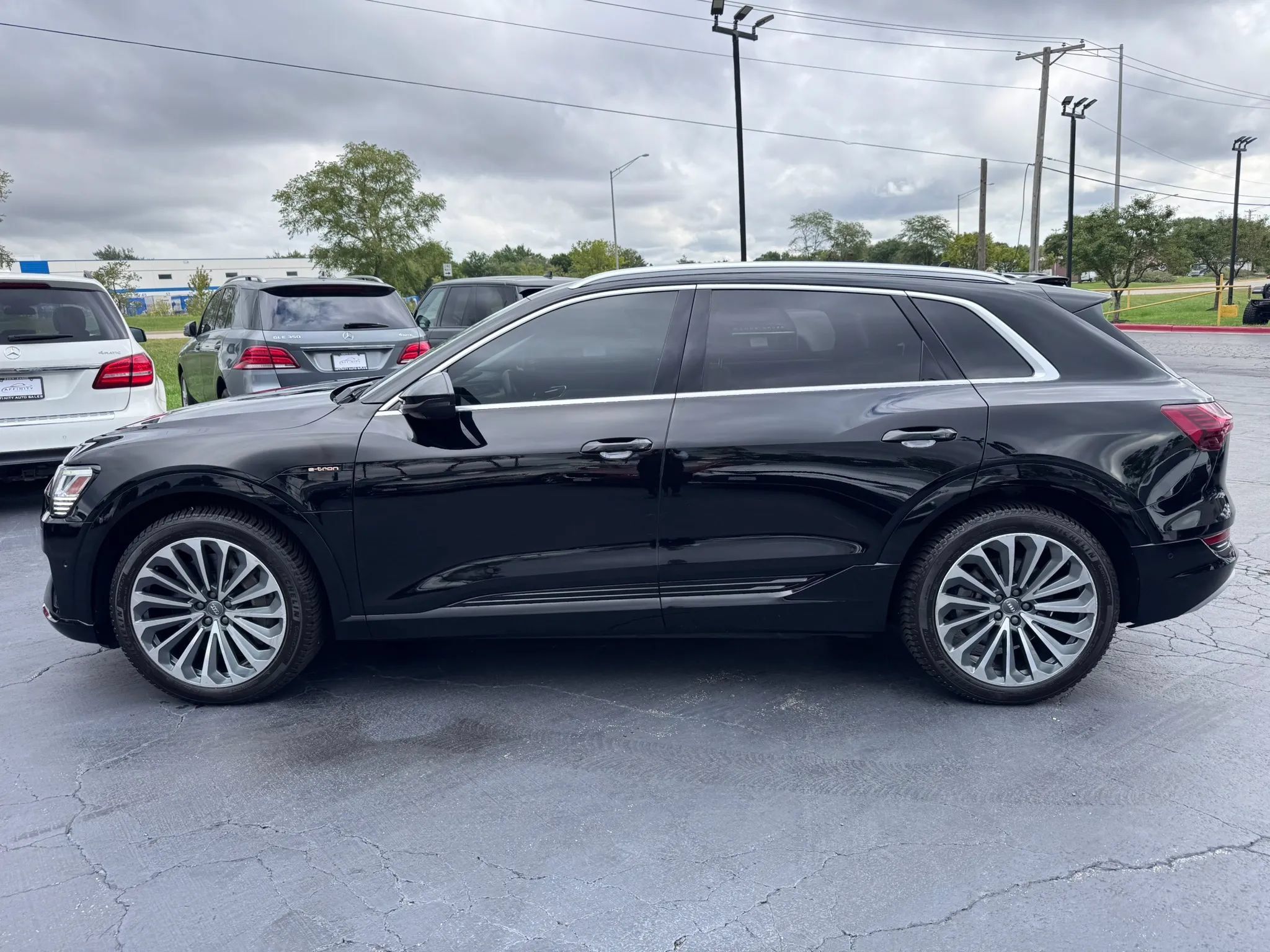 Used 2019 Audi e-tron Prestige w/ Prestige Package AWD/4WD image 3