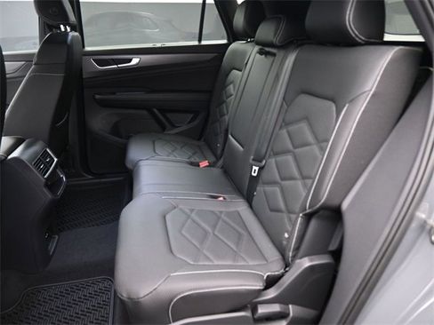 New 2026 Volkswagen Atlas Cross Sport SE image 12