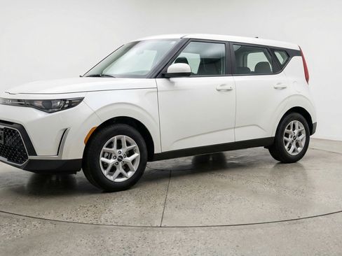 Used 2025 Kia Soul LX w/ LX Technology Package FWD image 3