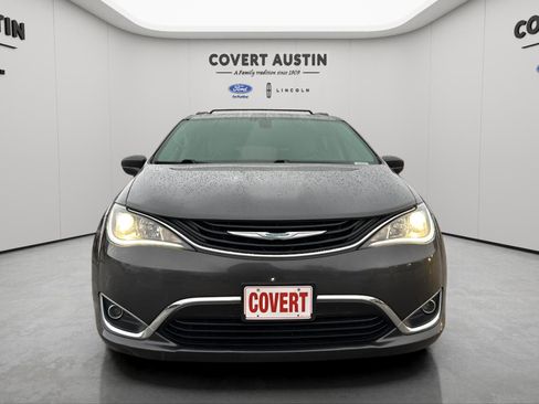 Used 2018 Chrysler Pacifica Touring Plus image 8