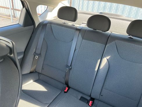 Used 2025 Kia K4 LXS image 39