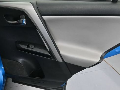 Used 2018 Toyota RAV4 Limited w/ Advanced Technology Package AWD/4WD image 31