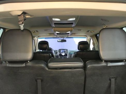 Used 2016 Chrysler Town & Country Touring w/ Driver Convenience Group image 17