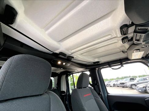 Used 2024 Jeep Gladiator Rubicon w/ Safety Group AWD/4WD image 13