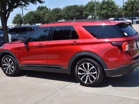 Certified 2025 Ford Explorer ST-Line RWD image 11