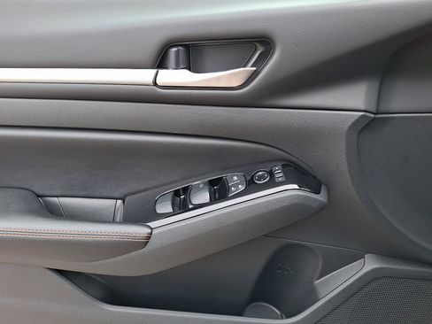 Used 2024 Nissan Altima 2.5 SR image 12